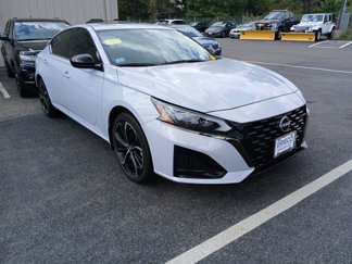 Used 2023 Nissan Altima 2.5 SR w/ SR Premium Package image 1