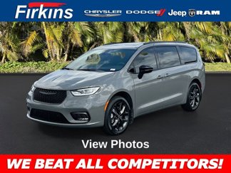 New 2025 Chrysler Pacifica Limited image 1