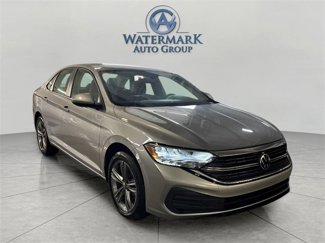 Used 2024 Volkswagen Jetta SE image 1