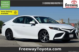 Used 2021 Toyota Camry SE image 1