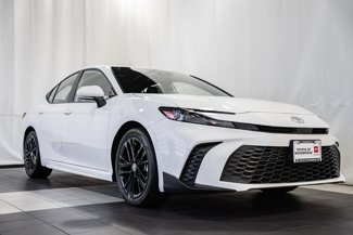 Used 2025 Toyota Camry SE image 1