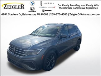 Used 2022 Volkswagen Tiguan SE w/ Panoramic Sunroof Package image 1