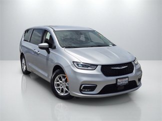 Used 2023 Chrysler Pacifica Touring-L image 1