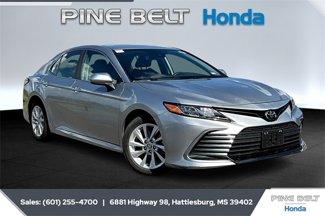 Used 2023 Toyota Camry LE image 1