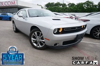 Used 2021 Dodge Challenger SXT image 1