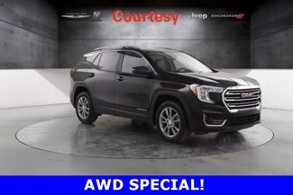 Used 2023 GMC Terrain SLT w/ Infotainment Package II image 1