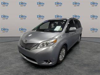 Used 2017 Toyota Sienna XLE image 1