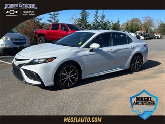 Used 2023 Toyota Camry SE image 1