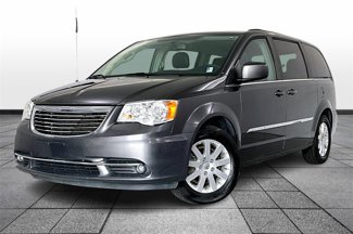 Used 2016 Chrysler Town & Country Touring image 1