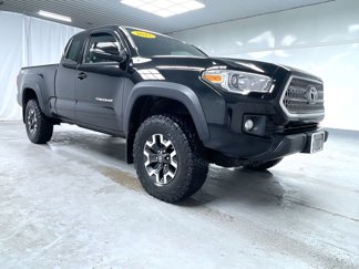 Used 2017 Toyota Tacoma TRD Off-Road image 1