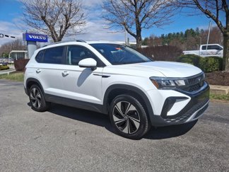 Used 2023 Volkswagen Taos SE w/ Panoramic Sunroof Package image 1