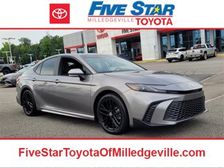 Used 2025 Toyota Camry SE image 1