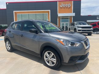 Used 2020 Nissan Kicks S image 1