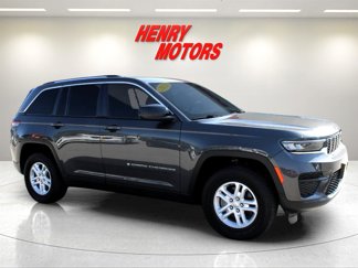 Used 2023 Jeep Grand Cherokee Laredo image 1