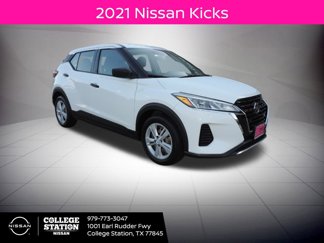 Used 2021 Nissan Kicks S image 1