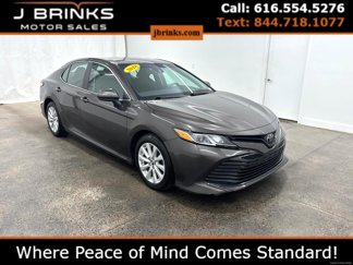Used 2018 Toyota Camry LE image 1