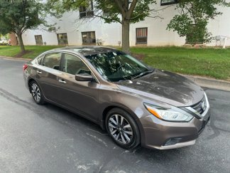 Used 2017 Nissan Altima 2.5 SV image 1