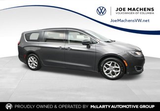 Used 2018 Chrysler Pacifica Touring Plus w/ Tire & Wheel Group image 1