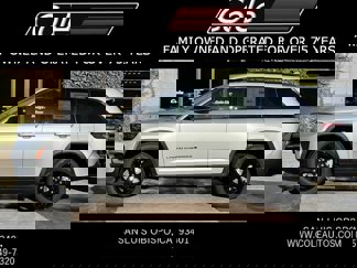 New 2025 Jeep Grand Cherokee Altitude image 1