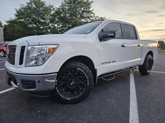 Used 2019 Nissan Titan SV w/ SV Convenience Package image 1