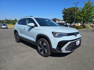 New 2025 Volkswagen Taos SE image 1