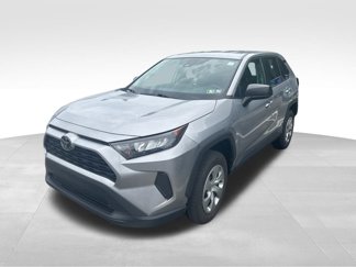 Used 2022 Toyota RAV4 LE image 1