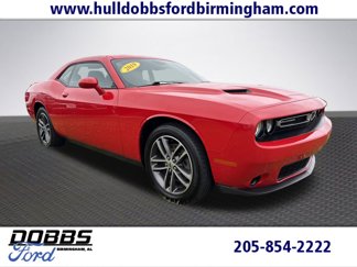 Used 2019 Dodge Challenger SXT image 1