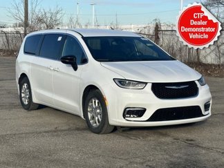 New 2025 Chrysler Pacifica Select w/ Uconnect Theater Family Group image 1