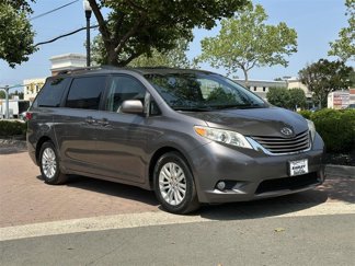 Used 2015 Toyota Sienna XLE image 1