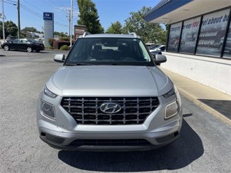 Used 2021 Hyundai Venue SEL video 2
