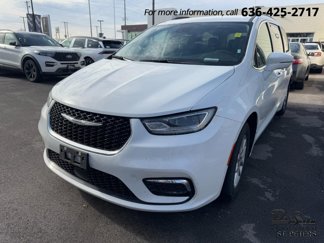 Used 2022 Chrysler Pacifica Touring-L image 1