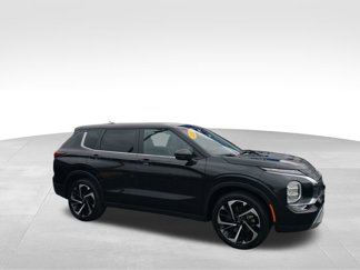 Used 2023 Mitsubishi Outlander SE image 1