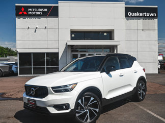 Used 2019 Volvo XC40 T5 R-Design image 1