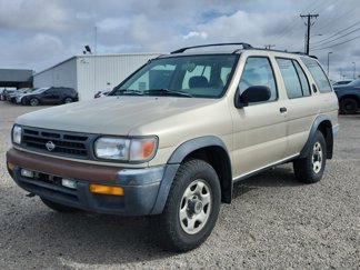 Used 1997 Nissan Pathfinder SE image 1