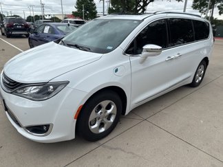 Used 2017 Chrysler Pacifica Platinum image 1