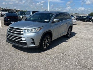 Used 2017 Toyota Highlander LE image 1