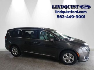Used 2017 Chrysler Pacifica Touring-L Plus image 1