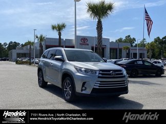 Used 2017 Toyota Highlander XLE w/ Phone Cable & Charge Package image 1