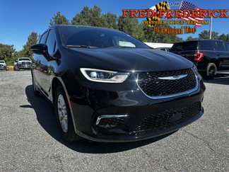 New 2025 Chrysler Pacifica Select image 1