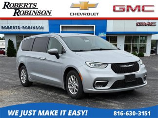 Used 2023 Chrysler Pacifica Touring-L image 1