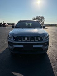 Used 2023 Jeep Compass Latitude image 1
