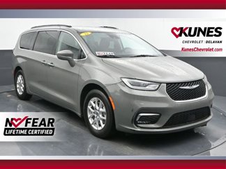 Used 2022 Chrysler Pacifica Touring-L image 1