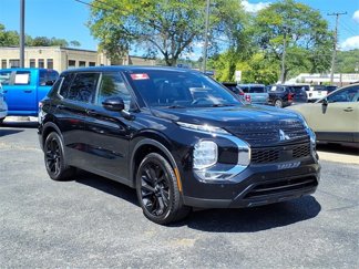 Used 2022 Mitsubishi Outlander SE image 1