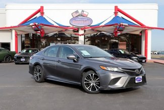 Used 2018 Toyota Camry SE image 1