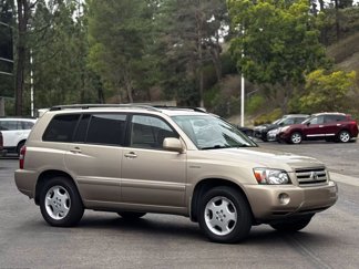 Used 2005 Toyota Highlander 4WD V6 w/ 3rd Row image 1