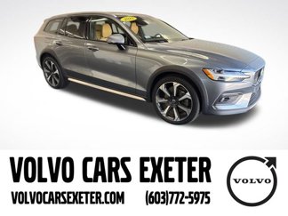 Used 2021 Volvo V60 T5 Cross Country w/ Lounge Package image 1