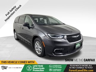 Used 2023 Chrysler Pacifica Touring-L image 1