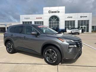 Used 2024 Nissan Rogue SV image 1