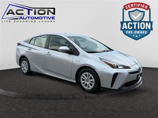 Used 2021 Toyota Prius LE image 1
