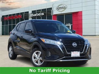 Used 2023 Nissan Kicks S image 1